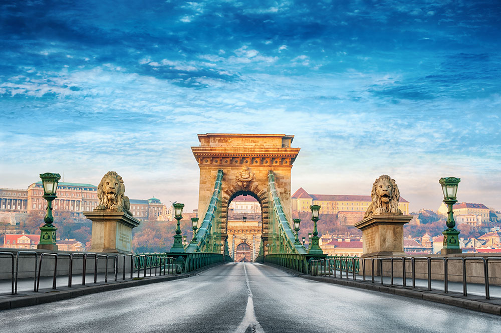 chain bridge budapest