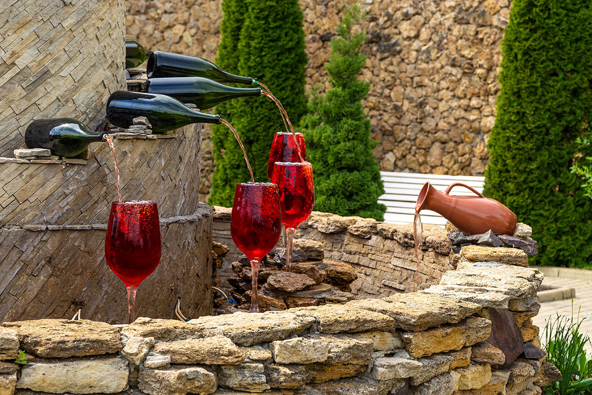 wine pouring in moldova<br />
