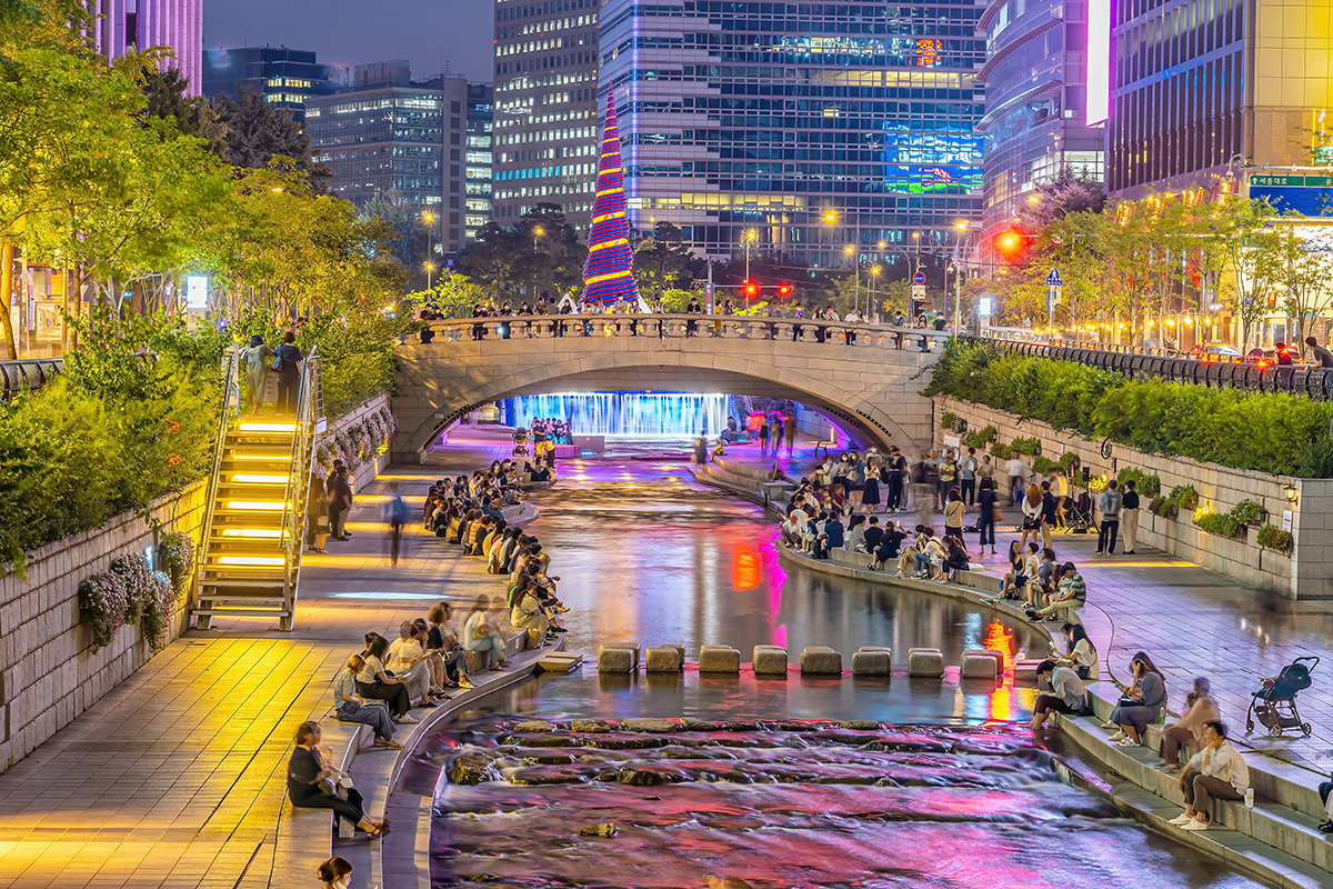 Cheonggyecheon, a modern public recreation space in downtown Seoul