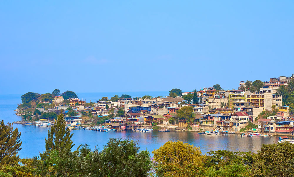 Bay of San Pedro la Laguna in Guatemala / Mystic mood on foggy d bay of san pedro lake atitlan