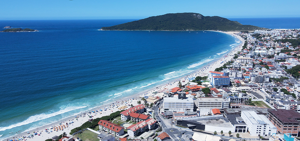 Aerial view of the road system of Ingleses beach in Florianópol beach view in Florianópolis